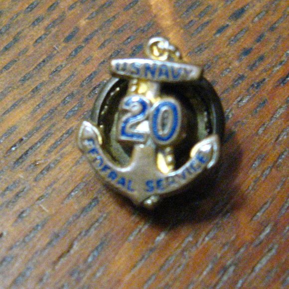 🇺🇲 United States Navy Federal Service Antique Pin - Picture 1 of 4